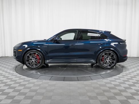 New 2026 Porsche Cayenne Turbo image 2