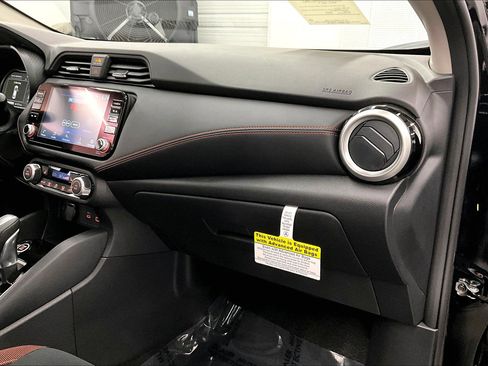 New 2025 Nissan Versa SR w/ Trunk Package FWD image 32