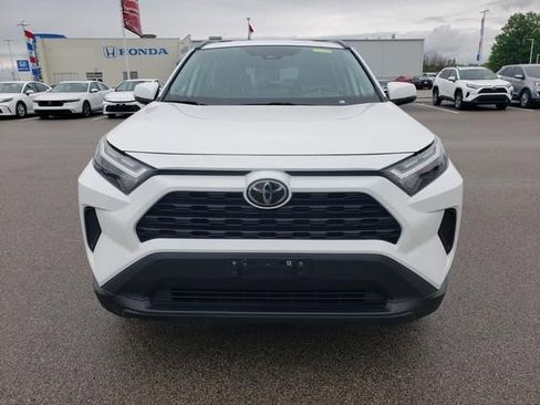 Used 2025 Toyota RAV4 XLE AWD/4WD image 2