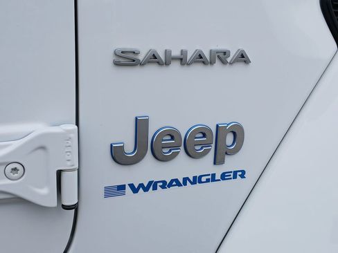 Used 2023 Jeep Wrangler Unlimited Sahara w/ Cold Weather Group AWD/4WD image 33
