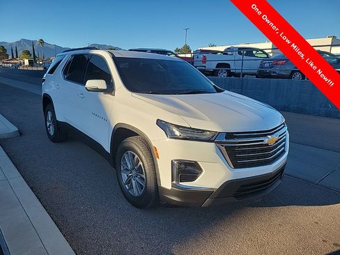 Used 2023 Chevrolet Traverse LT image 9