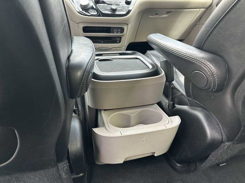 Used 2018 Chrysler Pacifica Limited w/ Advanced Safetytec Group image 21