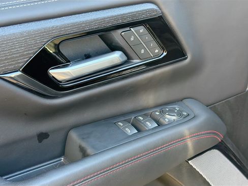 Used 2025 GMC Yukon AT4 Ultimate image 24