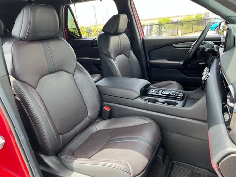 Used 2025 Honda Pilot Black Edition image 21