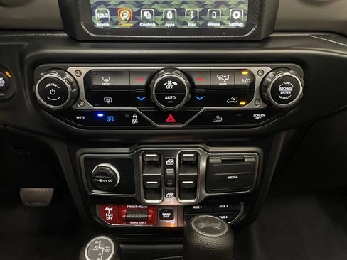 Used 2022 Jeep Wrangler Unlimited Rubicon 4xe AWD/4WD image 34