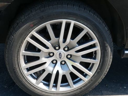 Used 2024 Ford Expedition Platinum AWD/4WD image 5