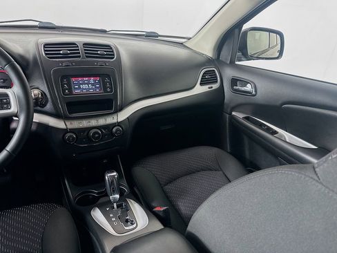 Used 2019 Dodge Journey SE w/ Premium Group image 25