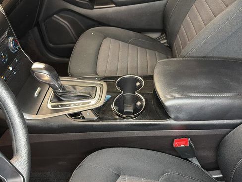 Used 2018 Ford Edge SE image 26