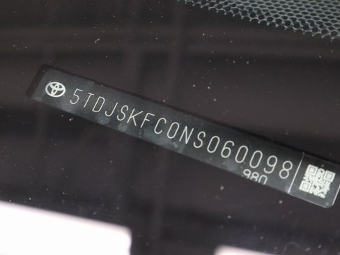 Used 2022 Toyota Sienna XLE image 35