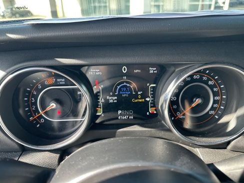 Used 2022 Jeep Wrangler Unlimited Sahara AWD/4WD image 8