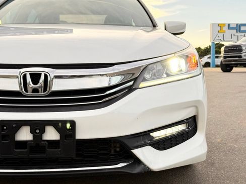 Used 2017 Honda Accord Sport image 6