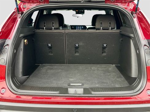 Used 2025 Chevrolet Trax RS w/ Driver Confidence Package image 25