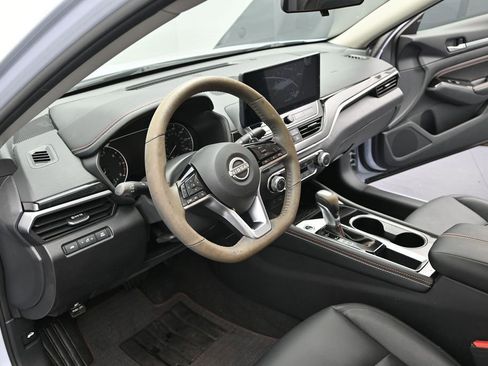 Used 2023 Nissan Altima 2.5 SR w/ SR Premium Package FWD image 12