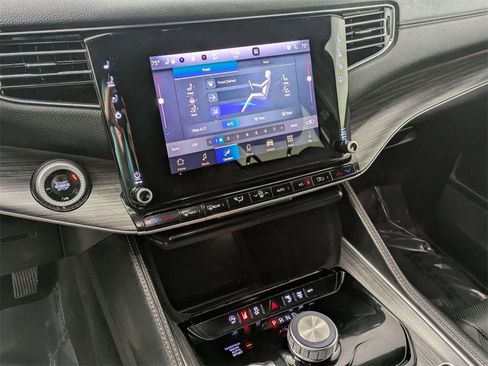 Certified 2024 Jeep Wagoneer Series II w/ Flexible Seating Group image 22