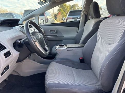 Used 2016 Toyota Prius V Three image 9