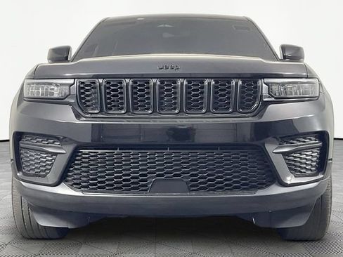 Used 2023 Jeep Grand Cherokee Altitude AWD/4WD image 2
