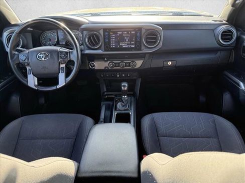 Used 2019 Toyota Tacoma TRD Off-Road w/ Technology Package image 10
