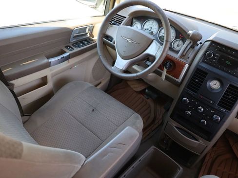 Used 2008 Chrysler Town & Country Touring image 20