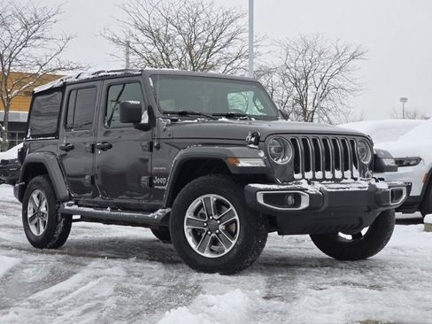 Used 2018 Jeep Wrangler Unlimited Sahara image 2