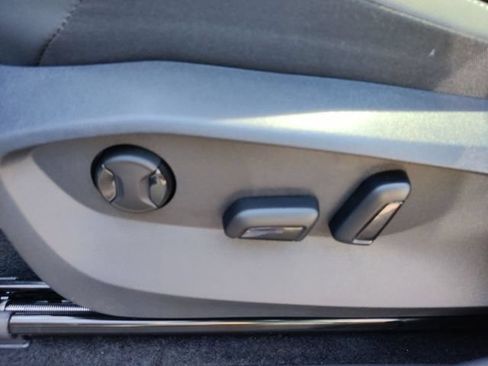 Used 2023 Volkswagen Tiguan SE w/ Panoramic Sunroof Package FWD image 13