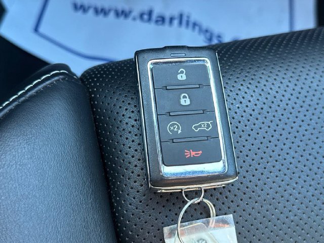 Used 2023 Jeep Grand Cherokee Overland w/ Luxury Tech Group IV AWD/4WD image 24
