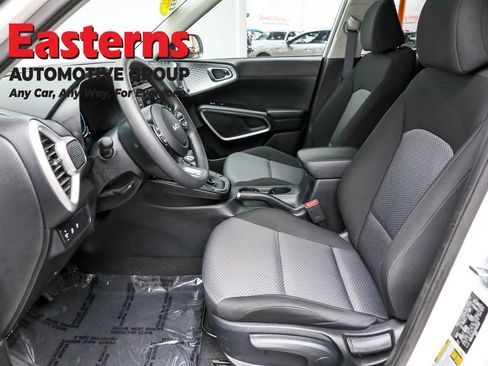 Used 2025 Kia Soul LX w/ LX Technology Package image 14