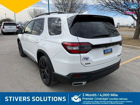 Used 2025 Honda Pilot Black Edition image 7