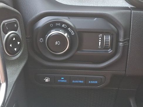Used 2025 Jeep Wrangler Unlimited Sahara w/ Safety Group AWD/4WD image 29