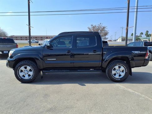Used 2015 Toyota Tacoma 4x4 Double Cab w/ TRD Sport Package image 4