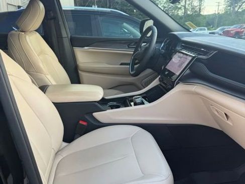 Used 2023 Jeep Grand Cherokee L Limited RWD image 7