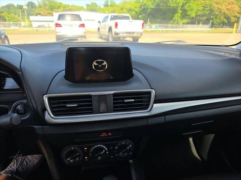 Used 2018 MAZDA MAZDA3 Sport FWD image 14