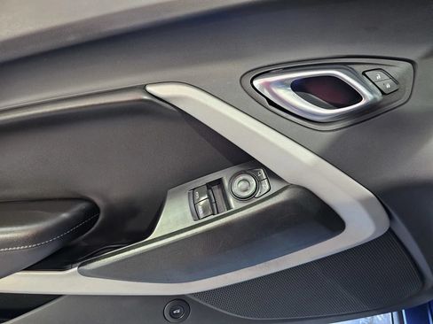 Used 2022 Chevrolet Camaro LT RWD image 10