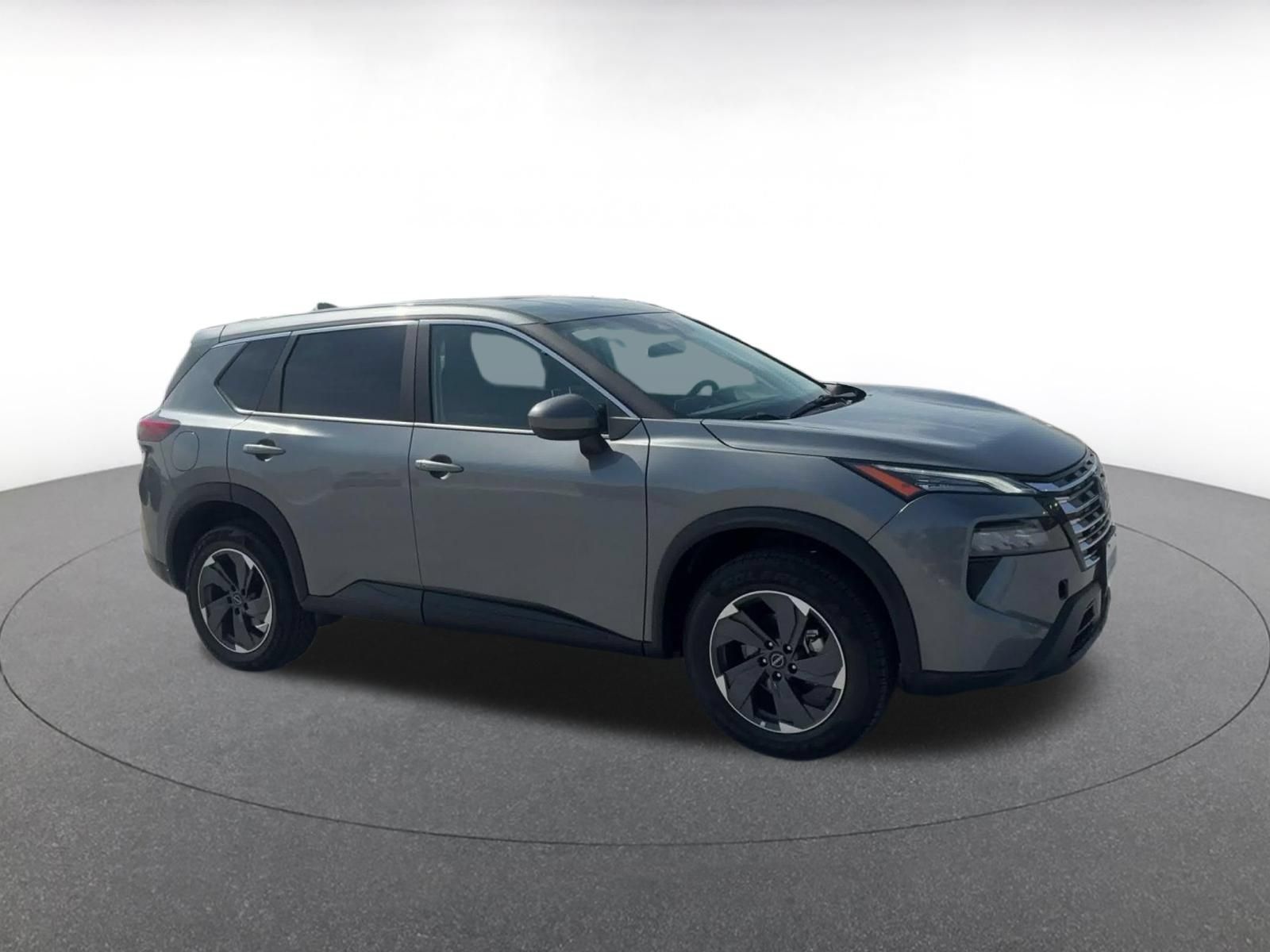 Used 2025 Nissan Rogue SV FWD image 2