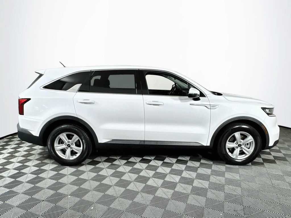 Used 2023 Kia Sorento LX FWD image 8