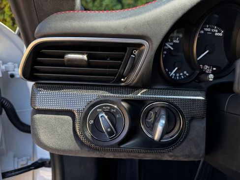 Used 2016 Porsche 911 image 31