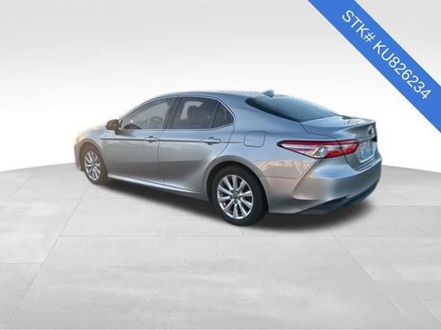 Used 2019 Toyota Camry LE image 3