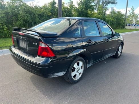 Used 2006 Ford Focus ZX4 Sedan FWD image 5