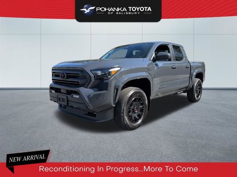 Used 2024 Toyota Tacoma SR5 AWD/4WD image 1