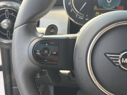 Used 2024 MINI Cooper S w/ Signature Upholstery Package FWD image 30