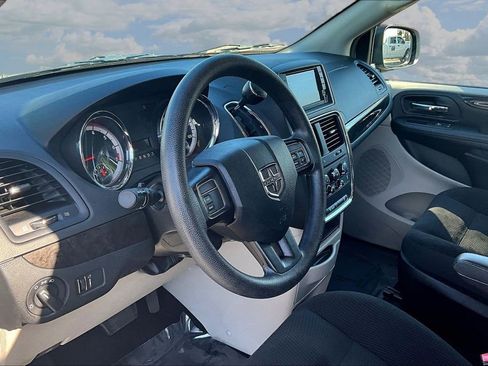 Used 2020 Dodge Grand Caravan SE FWD image 14