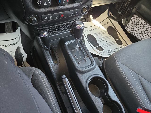 Used 2018 Jeep Wrangler Unlimited Rubicon w/ Cold Weather Group AWD/4WD image 18