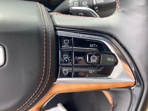 Used 2022 Jeep Grand Cherokee Summit AWD/4WD image 19