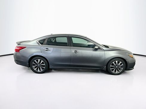 Used 2016 Nissan Altima 2.5 SL w/ 2.5 Technology w/LED Package FWD image 10