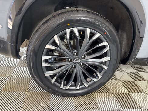 Used 2025 Nissan Rogue Platinum image 35