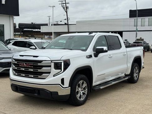 Used 2025 GMC Sierra 1500 SLE w/ X31 Off-Road Package AWD/4WD image 1