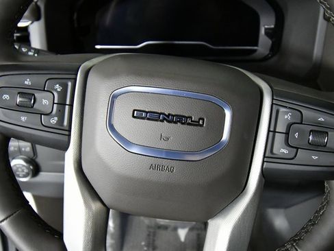 Used 2024 GMC Yukon Denali image 2