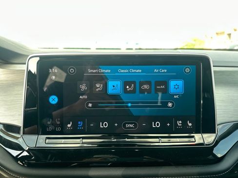 Used 2025 Volkswagen Atlas Cross Sport SE FWD image 42