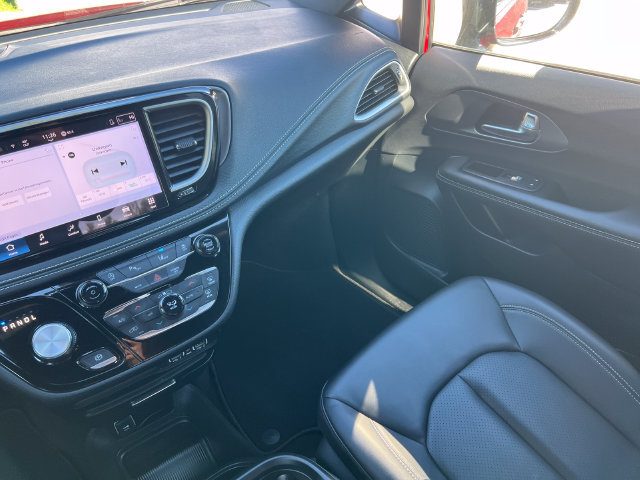 Used 2025 Chrysler Pacifica Select FWD image 35