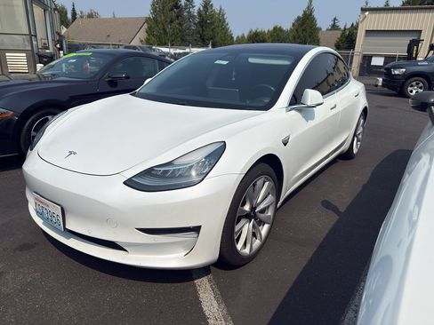 Used 2018 Tesla Model 3 Long Range RWD image 2