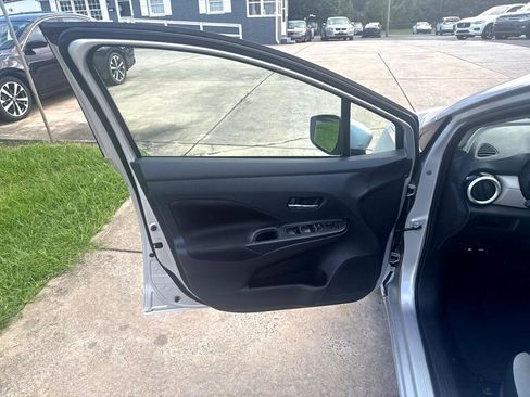 Used 2021 Nissan Versa SV image 15